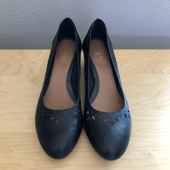 CLARKS Perforated Leather Pumps - Picture 4 of 12